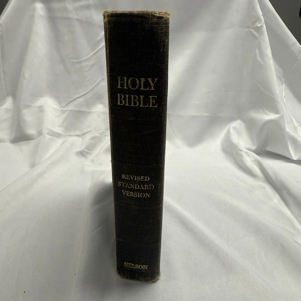 Holy Bible/ Revised Standard Version/ Illustrated: Thomas‎ Nelson & Sons, 1952
